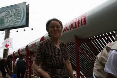 太陽雨太陽能熱水器及時進駐災(zāi)區(qū)，給當(dāng)?shù)厝嗣竦纳顜砹撕艽蟊憷?>
															</a>
						</div>
						

						
					</div>

					
				
					<div   id=