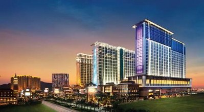 以波利尼西亞為主題的澳門(mén)喜來(lái)登金沙城中心酒店擁3,896間客房及套房，將于9月20日開(kāi)幕。位于金沙城中心的澳門(mén)喜來(lái)登酒店是整個(gè)澳門(mén)較大的酒店，也是喜達(dá)屋酒店與度假村集團(tuán)在全球較大的酒店。